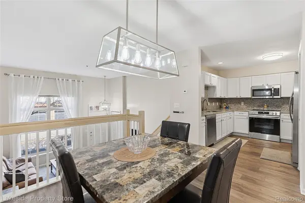 22187 W West Village DR #5, Dearborn, MI 48124