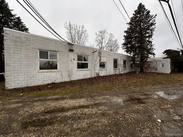 41241 E HURON RIVER DR, Van Buren Charter Township, MI 48111