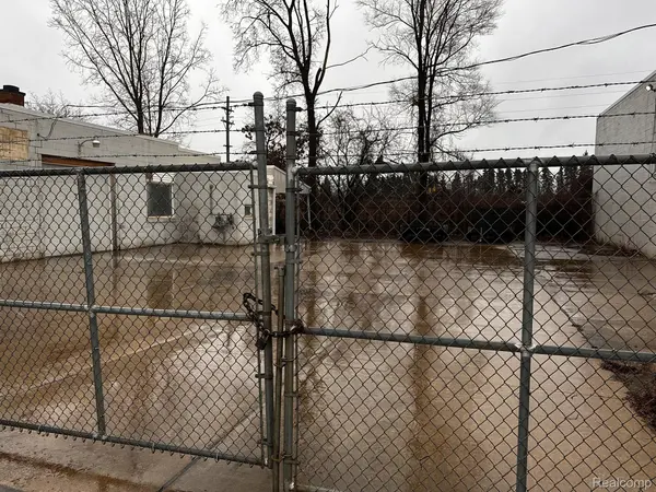 41241 E HURON RIVER DR, Van Buren Charter Township, MI 48111