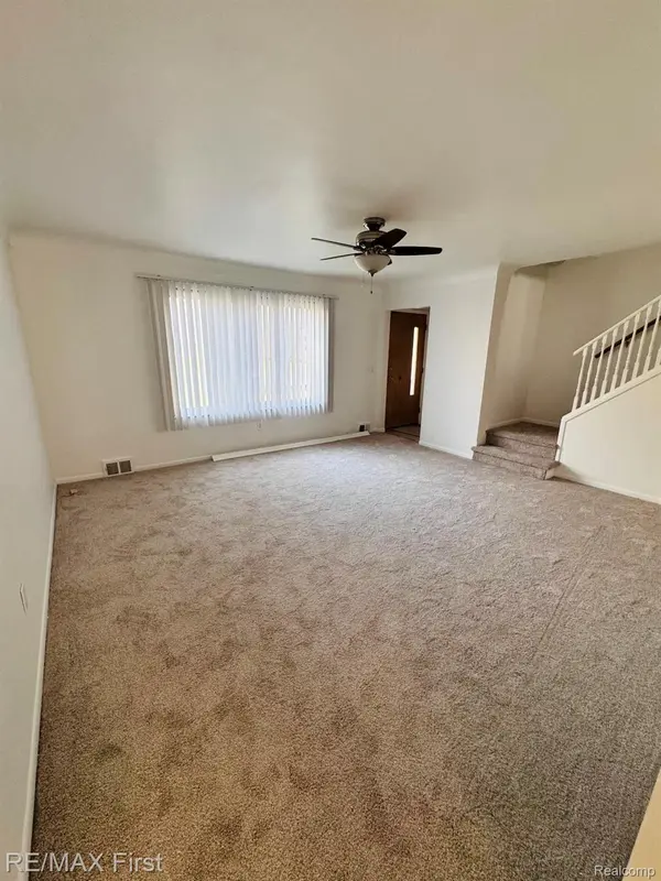 31929 Jefferson, St. Clair Shores, MI 48082