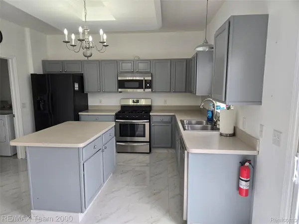 7249 Warwick DR, Ypsilanti Charter Township, MI 48197