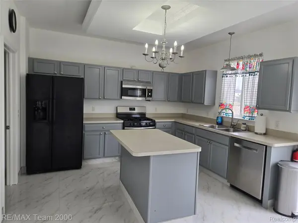 7249 Warwick DR, Ypsilanti Charter Township, MI 48197