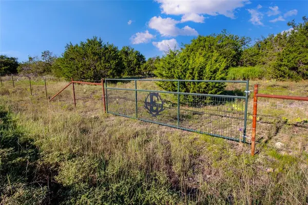130 Mountain Drive, Graford, TX 76449