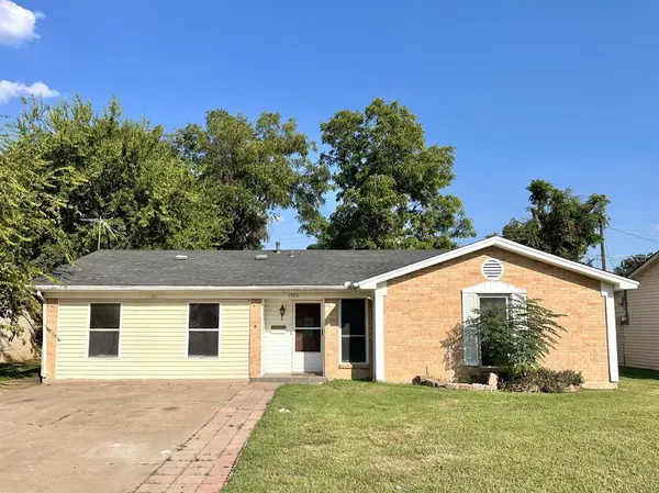 1900 Robinson Street, Irving, TX 75060