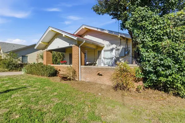 203 E Oak Street, Weatherford, TX 76086