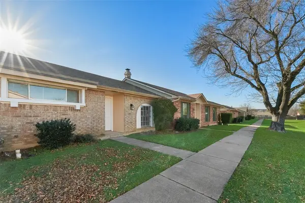 80 E Mountain Creek Drive #19, Grand Prairie, TX 75052