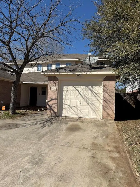 1221 Village Garden Drive, Azle, TX 76020