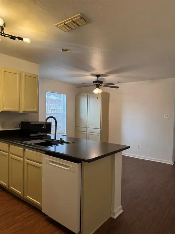 1221 Village Garden Drive, Azle, TX 76020