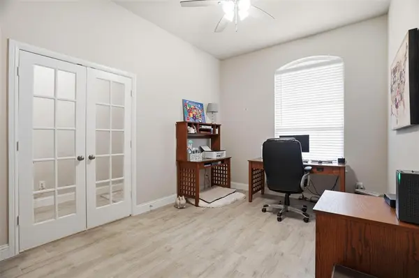 136 Colonial Drive, Joshua, TX 76058