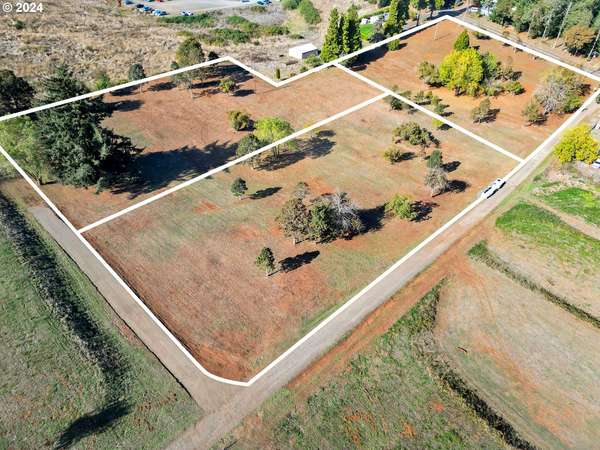 7845 WILDBERRY LN, Salem, OR 97306