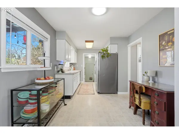 221 SE 109TH AVE, Portland, OR 97216