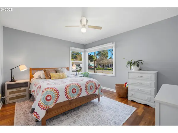 221 SE 109TH AVE, Portland, OR 97216