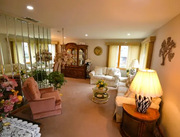 16 Essex St, Clifton City, NJ 07014