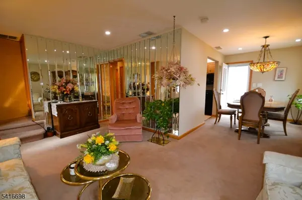 16 Essex St, Clifton City, NJ 07014