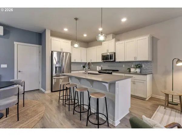 8062 SE BUTTERNUT CREEK PKWY, Hillsboro, OR 97123