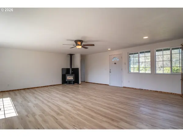 184 CHADWICK LN, Myrtle Creek, OR 97457