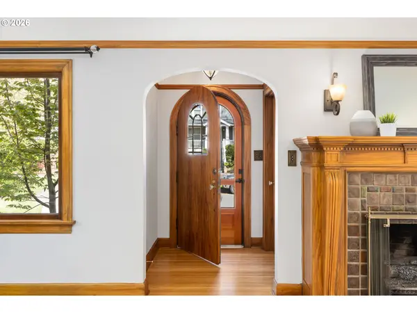 3826 NE COUCH ST, Portland, OR 97232