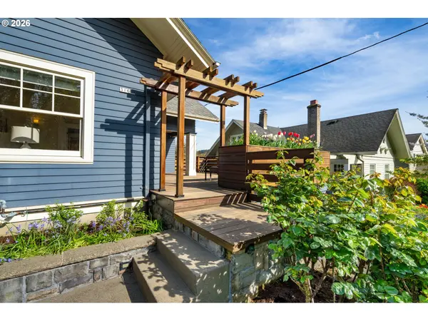 316 NE 44TH AVE, Portland, OR 97213