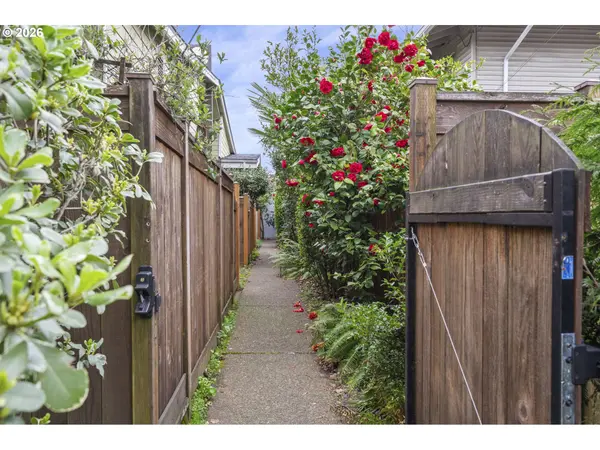 7302 N NEW YORK AVE #6, Portland, OR 97203