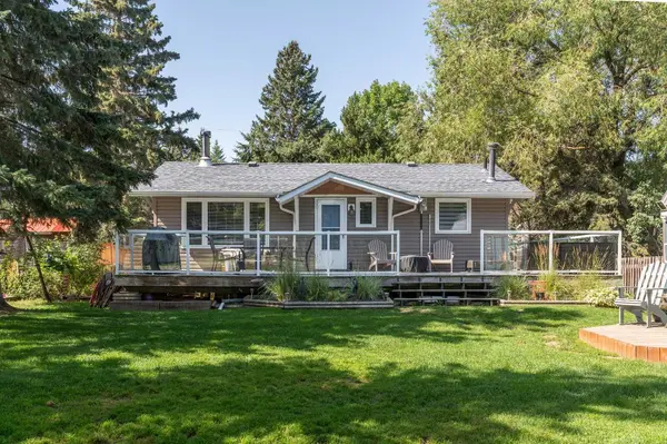 504 5th ST, Norris Beach, AB T0C 2V0