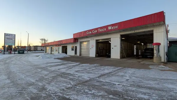 6124 48 AVE, Camrose, AB T4V 0K5