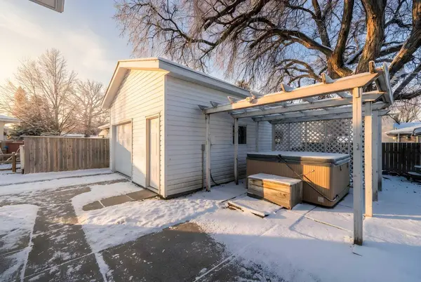 1020 Fern CRES S, Lethbridge, AB T1K 2W3