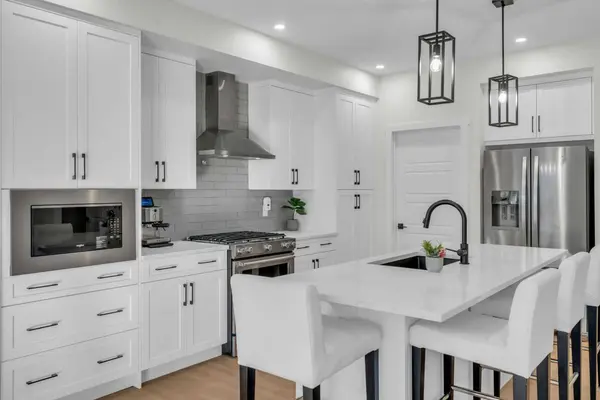 35 Versant VW SW, Calgary, AB T2Y 0W9