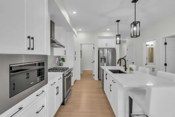 35 Versant VW SW, Calgary, AB T2Y 0W9