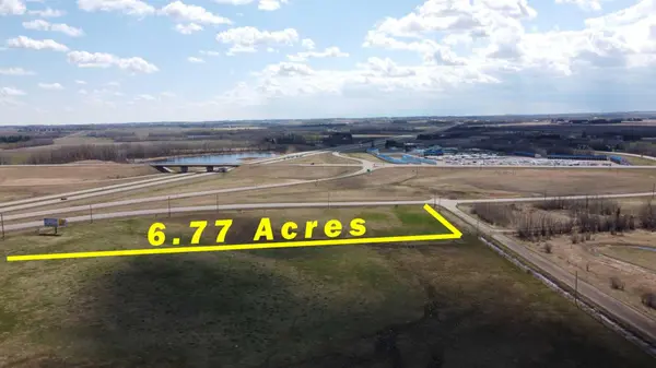 5601 Woodland RD, Innisfail, AB T4G 1E3