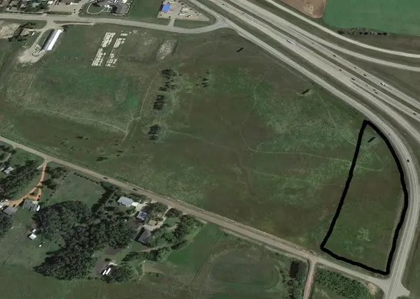 5601 Woodland RD, Innisfail, AB T4G 1E3