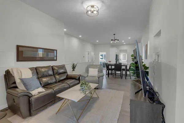 812 Reynolds MNR SW, Airdrie, AB T4B5G2