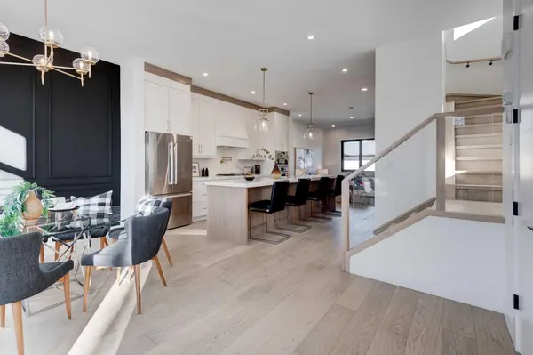 3716 44 ST SW, Calgary, AB T3E 3S1