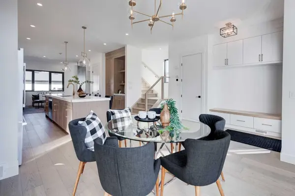 3716 44 ST SW, Calgary, AB T3E 3S1