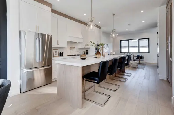 3716 44 ST SW, Calgary, AB T3E 3S1