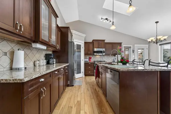 302 Sixmile LN S, Lethbridge, AB T1K 5S6