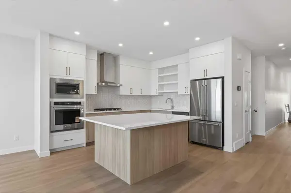 159 Greenwich DR NW, Calgary, AB T3B6N9