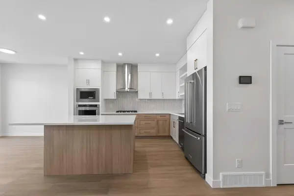 159 Greenwich DR NW, Calgary, AB T3B6N9