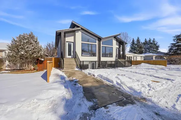 8518 33 AVE NW, Calgary, AB T3B 1M1