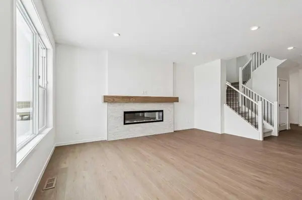 208 Southborough Common, Cochrane, AB T4C3J5