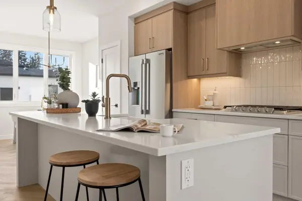 3107 42 ST SW, Calgary, AB T3E 3M4