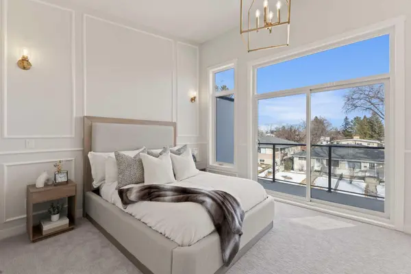 3107 42 ST SW, Calgary, AB T3E 3M4