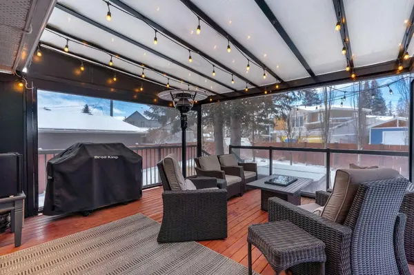 5411 Ladbrooke DR SW, Calgary, AB T3E 5X9