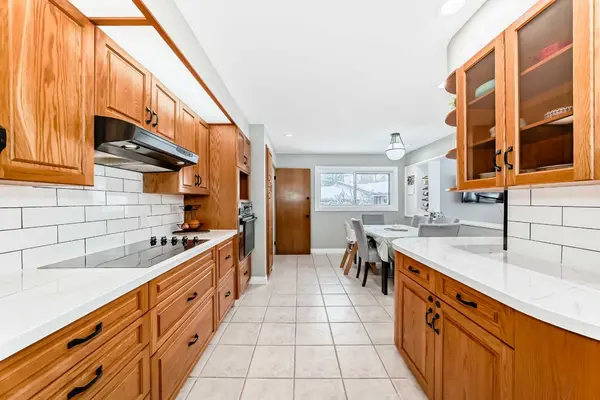 8043 Elbow DR SW, Calgary, AB T2V 1K5