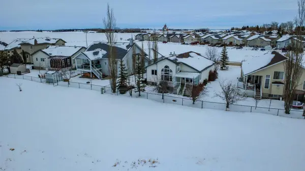 5111 Shannon DR, Olds, AB T4H 1X3