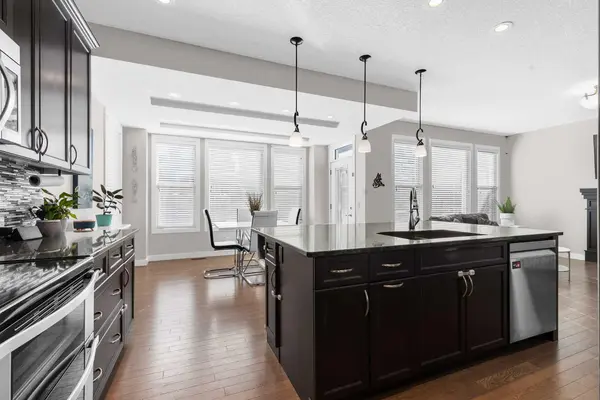 282 Mountainview DR, Okotoks, AB T1S 0N1