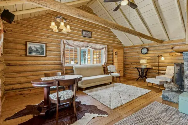 4 Pine AVE, Bragg Creek, AB T0L 0K0