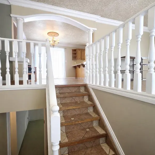 1502 54 Street, Edson, AB T7E 1H3