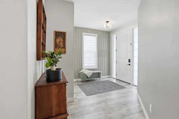 111 Crestridge VW SW, Calgary, AB T3B 1G8