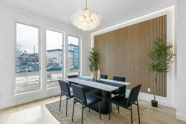 525 32 ST NW, Calgary, AB T2N 2V8