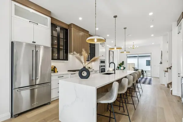 525 32 ST NW, Calgary, AB T2N 2V8